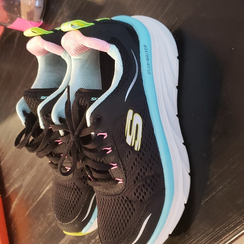 Skechers Dlux walkers